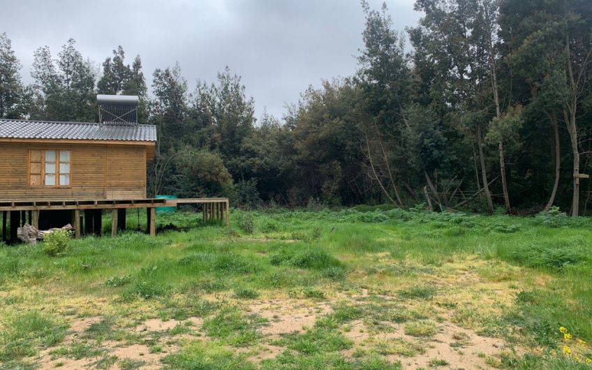 Terreno con casa  ubicada en Paredones