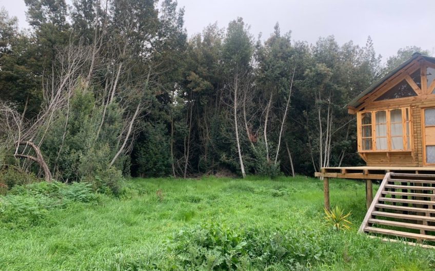 Terreno con casa  ubicada en Paredones