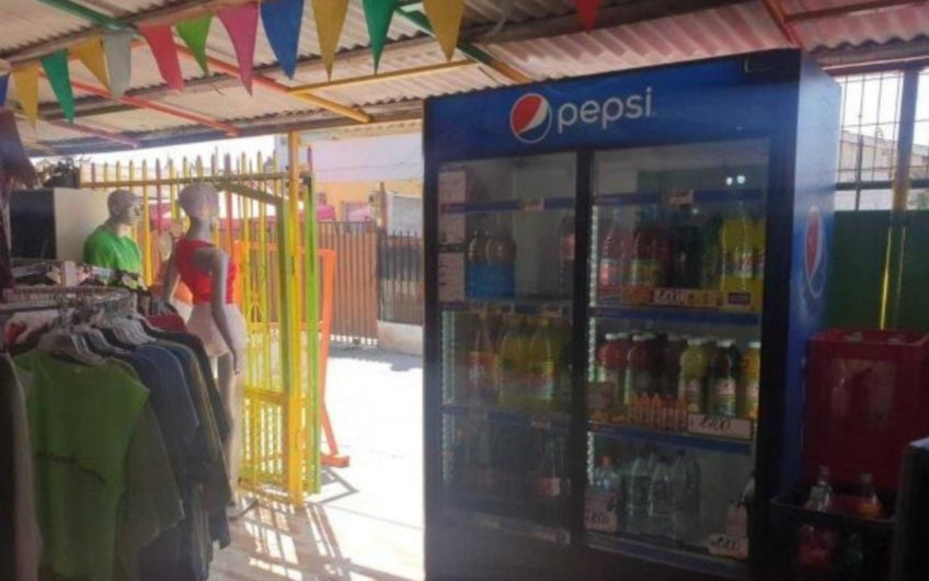 Casa con local comercial