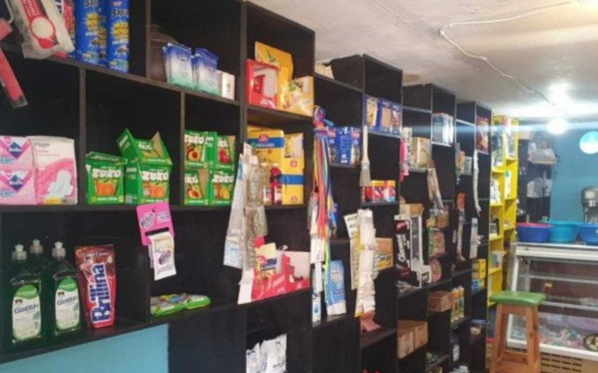 Casa con local comercial