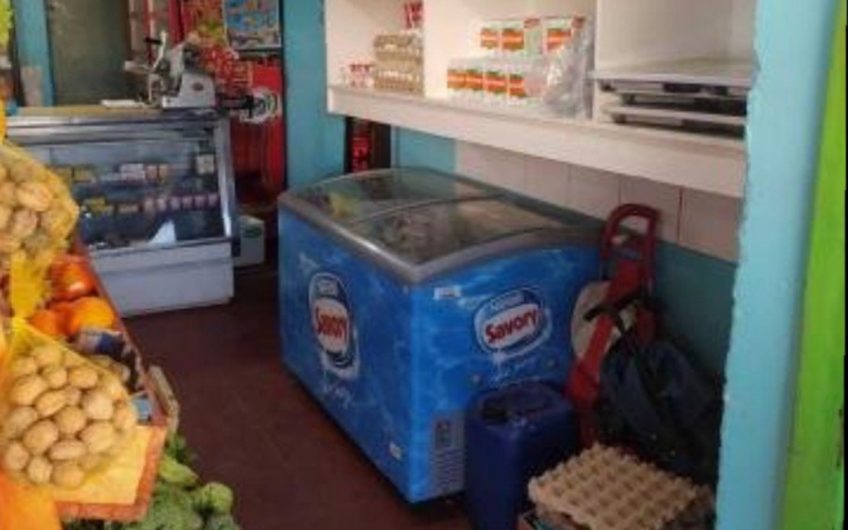 Casa con local comercial