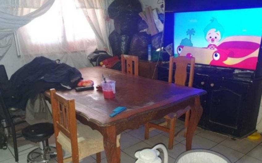 Casa con local comercial