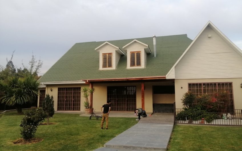 Gran parcela con casa Georgian en Olivar