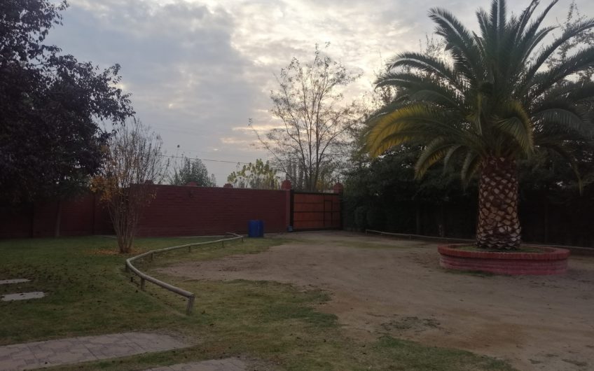 Gran parcela con casa Georgian en Olivar