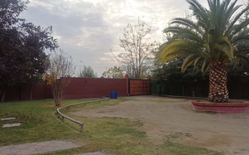 Gran parcela con casa Georgian en Olivar